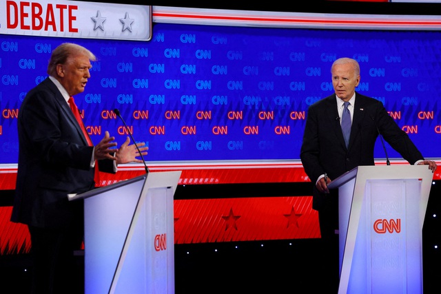 Tổng thống Biden bám đuổi sát sao ông Trump ở các bang chiến trường- Ảnh 1.