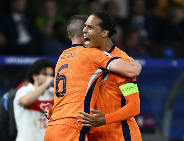 Truyền thông Hà Lan tố HLV Koeman và Virgil van Dijk cãi nhau như ngoài chợ - Ảnh 1.