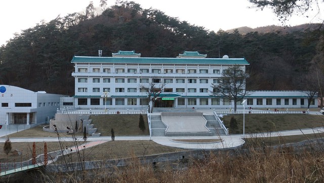 Hotels in North Korea that you can consider staying at - Photo 3.