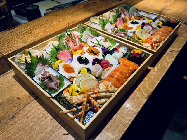 Experience Japanese cuisine at 5 Omakase restaurants when coming to Ho Chi Minh City - Photo 2.