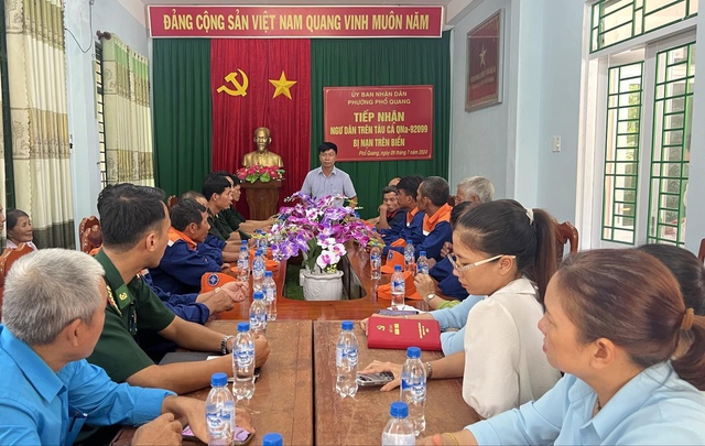 Chìm tàu cá gần đảo Cù Lao Chàm, 9 ngư dân được cứu- Ảnh 1.