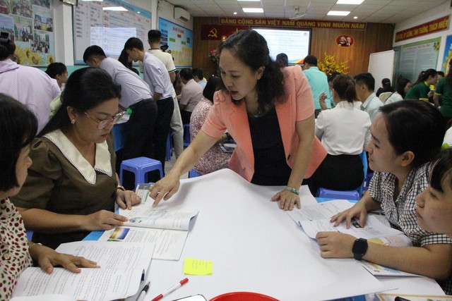 TP.HCM tập huấn giáo viên về sách giáo khoa cho năm học mới- Ảnh 2.