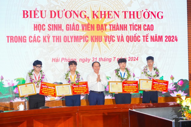 Hải Phòng thưởng 500 triệu đồng cho học sinh đoạt HCV Olympic sinh học quốc tế - Ảnh 1.