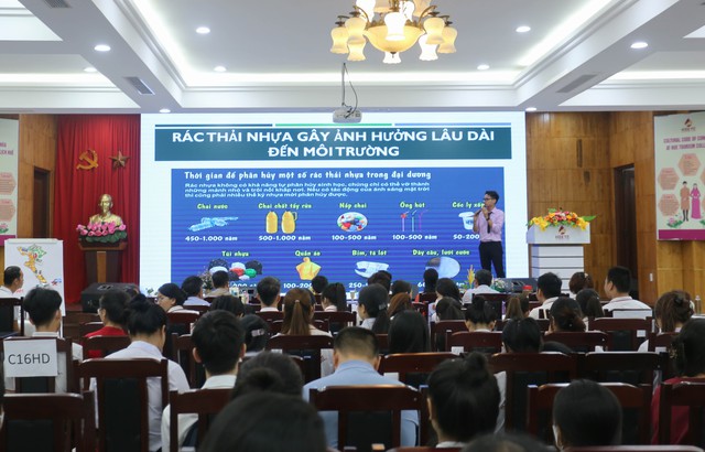 Sinh viên du lịch thi sáng kiến giảm rác thải nhựa- Ảnh 1.