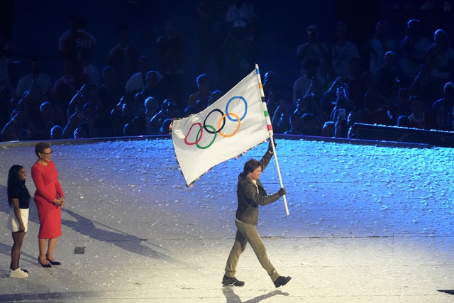 Lễ bế mạc cực kỳ ấn tượng, tài tử Tom Cruise làm điều đặc biệt: Hẹn Olympic 2028!- Ảnh 3.