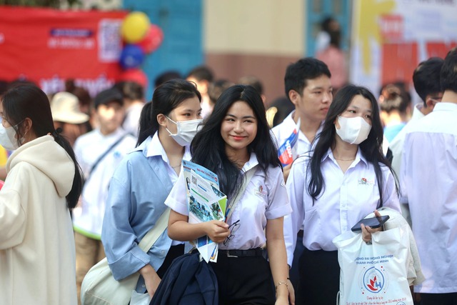 Học sinh Khánh Hòa tựu trường ngày nào?- Ảnh 1.