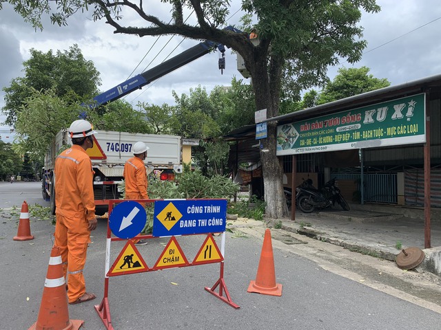 PC Quảng Trị: Tăng cường bảo vệ hành lang lưới điện cao áp- Ảnh 2.