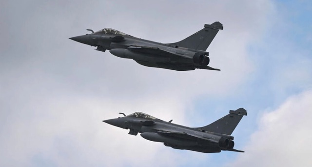 Hai chiến đấu cơ Rafale rơi ở Pháp- Ảnh 1.