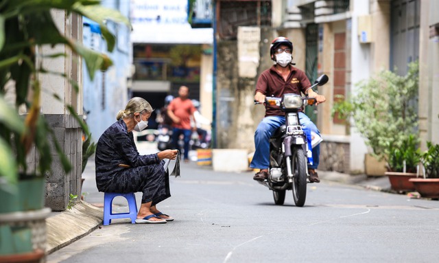 Tình yêu Sài Gòn thường bắt đầu từ những con hẻm