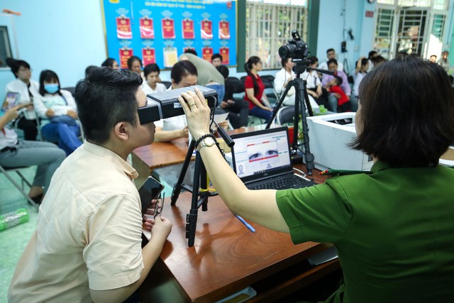 Từ 15.3, số chứng minh nhân dân 9 số sẽ được tích hợp trên VNeID- Ảnh 2. Từ 15.3, số chứng minh nhân dân 9 số sẽ được tích hợp trên VNeID- Ảnh 2.