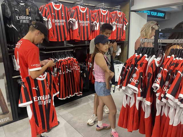 Đến San Siro thưởng thức cuộc 'cạnh tranh' không khoan nhượng giữa 2 đội bóng thành Milan- Ảnh 6.