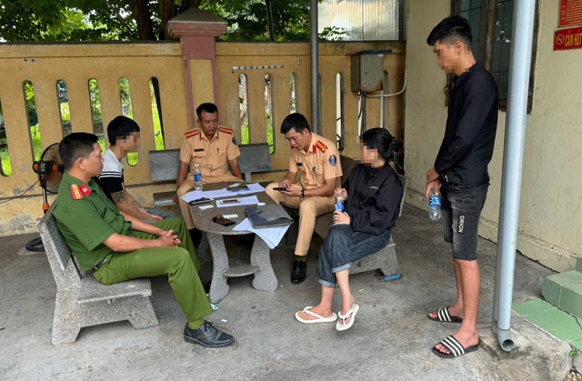 Chặn ô tô chạy quá tốc độ, phát hiện 3 người dương tính với ma túy- Ảnh 1.