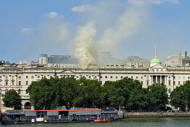 Cháy lớn ở tòa nhà lịch sử London từng quay phim điệp viên 007 James Bond- Ảnh 1.