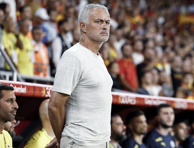 HLV Mourinho lên tiếng sau sự cố chủ tịch CLB Fenerbahce bị CĐV tấn công- Ảnh 2.