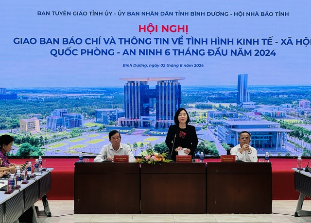 Lãnh đạo Ban Tuyên giáo Tỉnh ủy Bình Dương phát biểu tại hội nghị