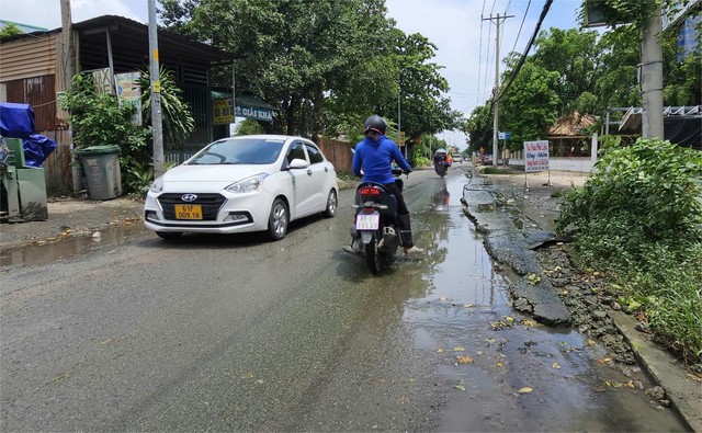 Đường Trịnh Thị Dối ở Hóc Môn xuống cấp, ngập nước: Mưa là nghỉ bán- Ảnh 4.