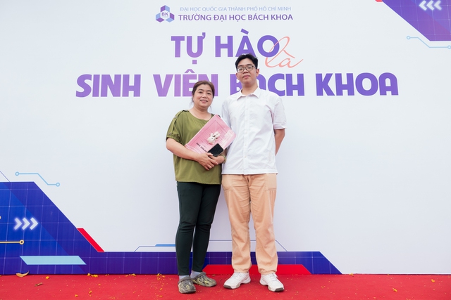 Tân sinh viên làm thủ tục nhập học trong 12 phút, 'nhanh hơn ăn tô bún bò'- Ảnh 2.