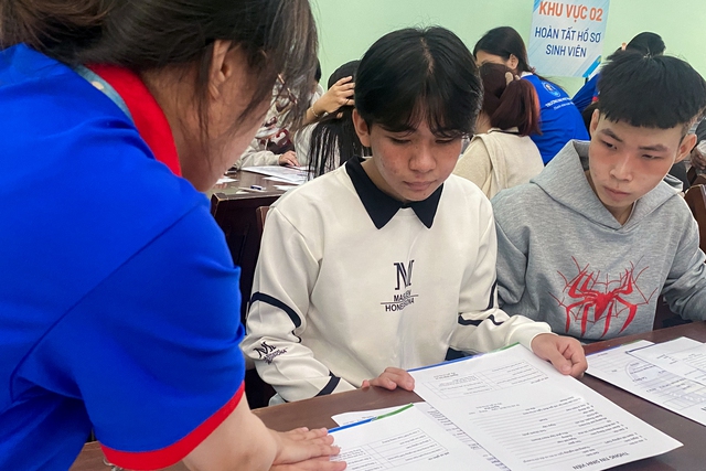 Tân sinh viên làm thủ tục nhập học trong 12 phút, 'nhanh hơn ăn tô bún bò'- Ảnh 4.