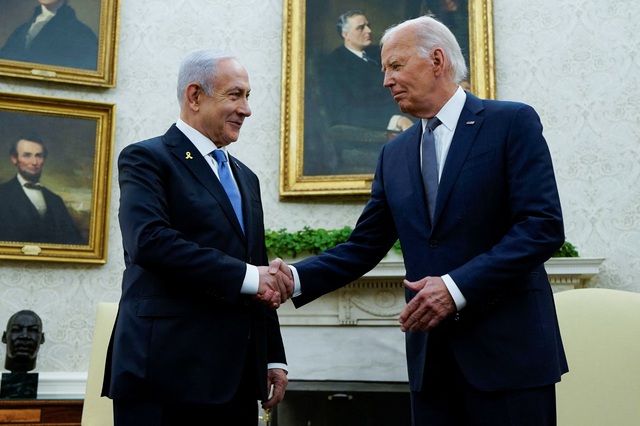 Tàu sân bay Mỹ đã đến Trung Đông, Tổng thống Biden hứa bảo vệ Israel- Ảnh 2.