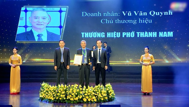 Phở Thành Nam nhận chứng nhận Thương hiệu mạnh quốc gia 2024