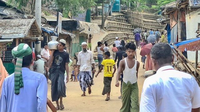 Hàng ngàn người rời Myanmar do bị các tay súng nổi dậy tấn công- Ảnh 1.