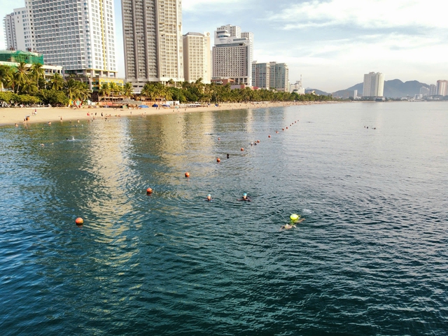 Thời tiết Nha Trang vào tháng 8 rất đẹp để các vận động viên tranh tài ở môn bơi lội