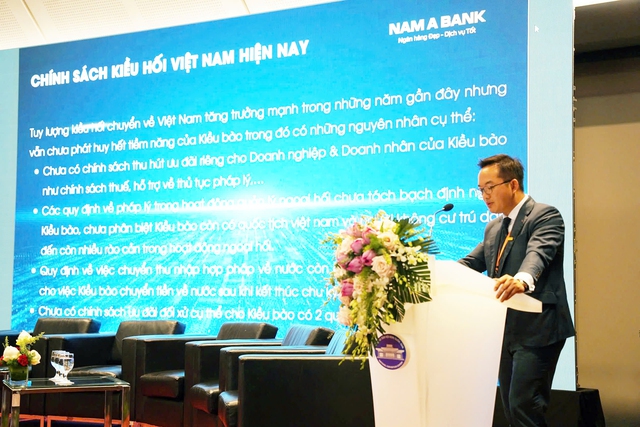 Ông Võ Hoàng Hải - Phó tổng giám đốc Nam A Bank trình bày tham luận tại Hội nghị.