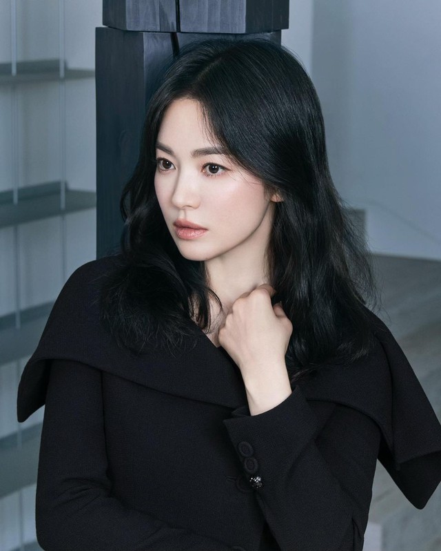 Diện đồ thu sang xịn như Song Hye Kyo- Ảnh 9.