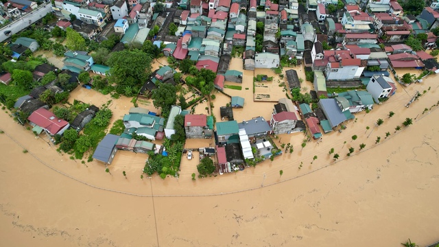 TP.Cao Bằng bị nước lũ bao vây- Ảnh 4.