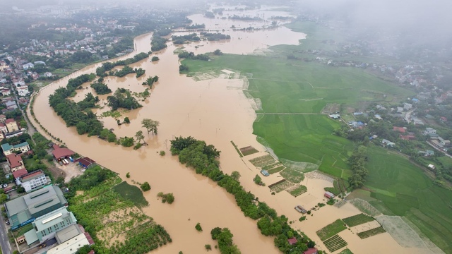 TP.Cao Bằng bị nước lũ bao vây- Ảnh 1.