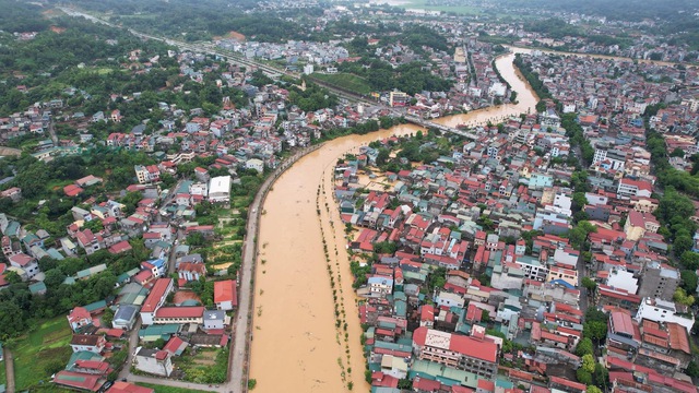 TP.Cao Bằng bị nước lũ bao vây- Ảnh 3.