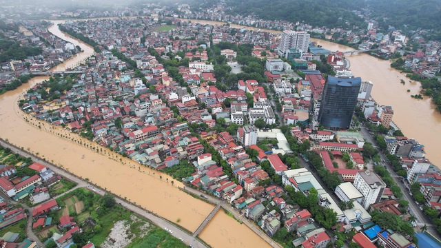 TP.Cao Bằng bị nước lũ bao vây- Ảnh 2.