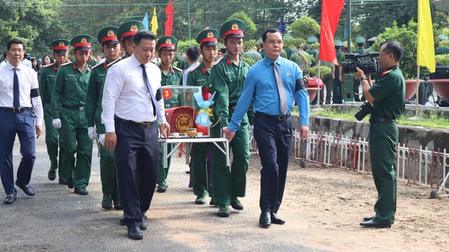 Đưa hài cốt liệt sĩ trở về đất mẹ- Ảnh 1.