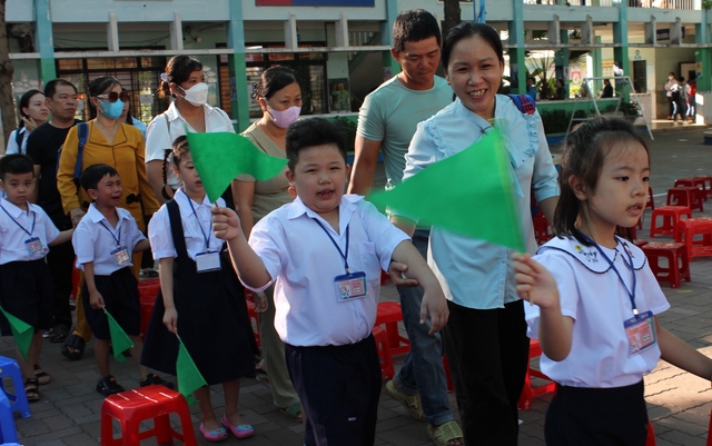 Để đến trường đi học 'không nước mắt'- Ảnh 1.