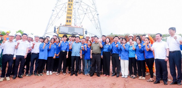 Hoàn thành đường dây 500 kV mạch 3: 'Những con số thực sự ấn tượng'- Ảnh 6.