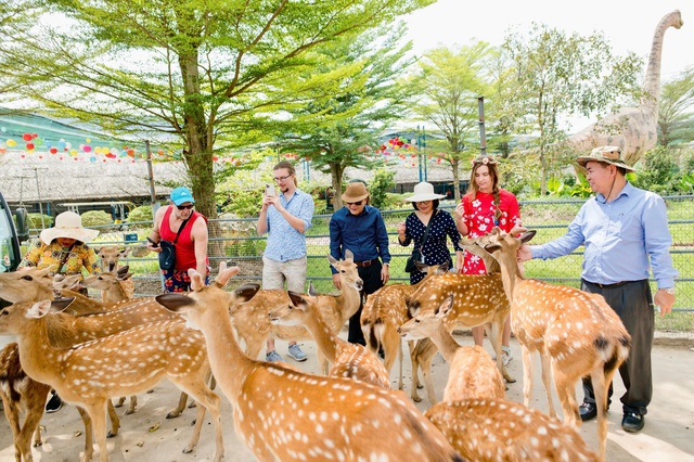 Ngành du lịch Long An đang chuyển biến mạnh mẽ- Ảnh 1.