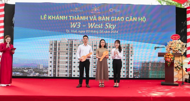 Bàn giao vượt tiến độ gần 200 căn hộ nhà ở xã hội cho khách hàng- Ảnh 2.