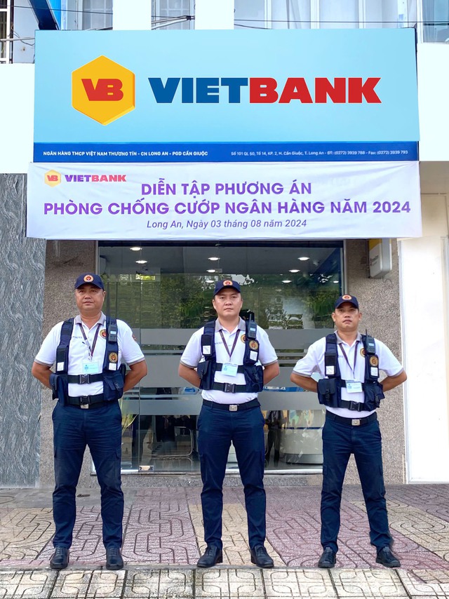 Vietbank tổ chức diễn tập phương án phòng chống cướp ngân hàng- Ảnh 1.