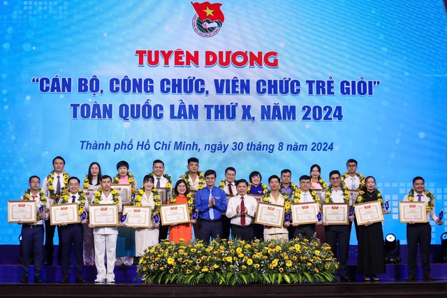 Tuyên dương 85 cán bộ, công chức, viên chức trẻ giỏi- Ảnh 2.