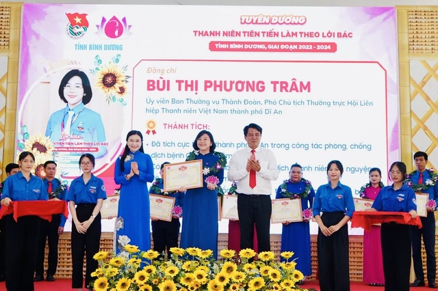 Tỉnh đoàn Bình Dương tuyên dương 54 gương thanh niên tiên tiến làm theo lời Bác- Ảnh 1.