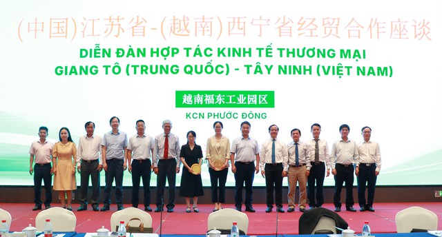 Các đại biểu tham dự Diễn đàn