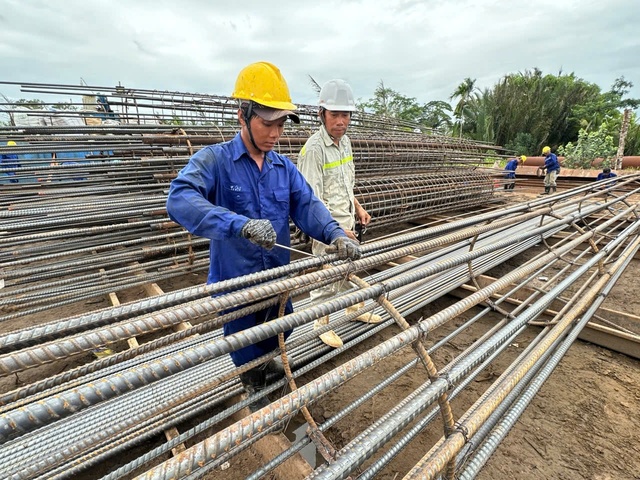 Thi công xuyên lễ 2.9, cầu Đại Ngãi 2 dự kiến hợp long ngày 30.4.2025- Ảnh 6.