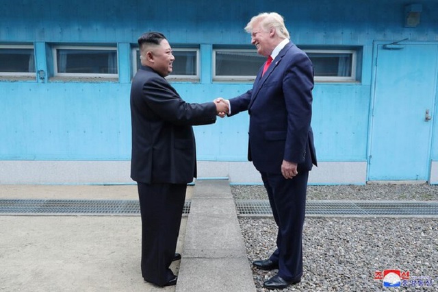 Ông Trump có quan điểm trái ngược với bà Harris về ông Kim Jong-un- Ảnh 1.