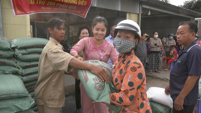 Làm thiện nguyện từ chính đồng tiền của mình- Ảnh 1.