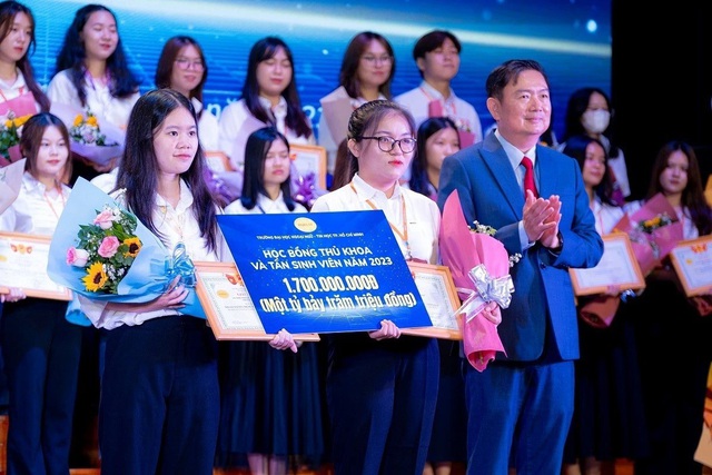 HUFLIT tiếp tục xét tuyển học bạ, tối ưu cơ hội trúng tuyển cho thí sinh- Ảnh 4. HUFLIT tiếp tục xét tuyển học bạ, tối ưu cơ hội trúng tuyển cho thí sinh- Ảnh 4.