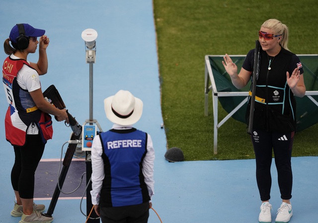 British shooter accuses referee of 'stealing' Olympic gold medal: VAR is just for fun - Photo 1.