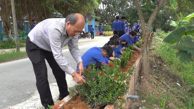 Mùa hè xanh tại huyện Tam Nông của sinh viên Văn Hiến- Ảnh 2.