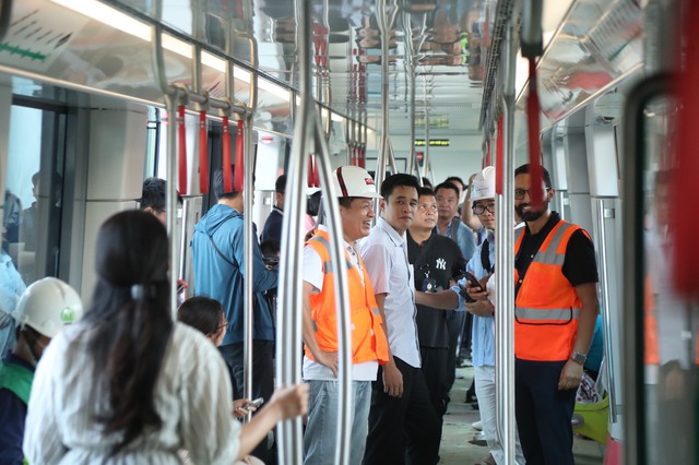 Vé toàn tuyến metro Nhổn - ga Hà Nội chỉ 12.000 đồng- Ảnh 6.