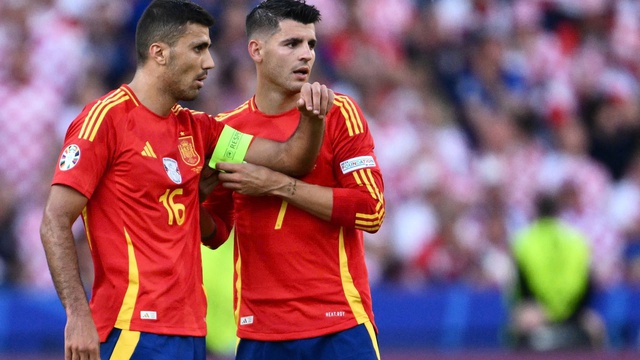 Xúc phạm người dân Gibraltar, Rodri và Alvaro Morata chính thức nhận án phạt từ UEFA- Ảnh 2.