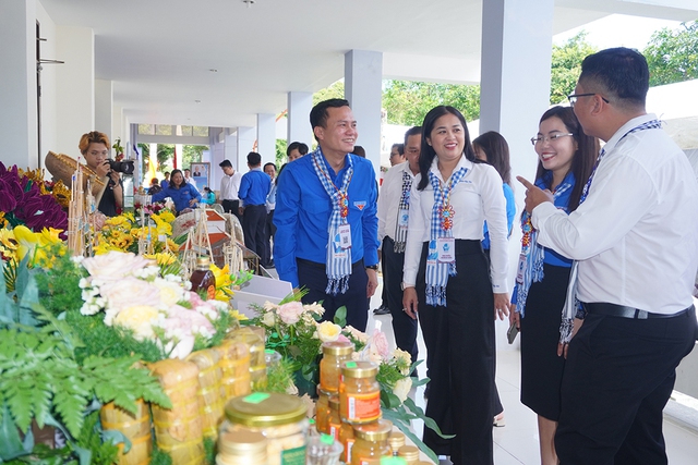 Đại hội trẻ trung với số h&oacute;a v&agrave; s&acirc;n khấu h&oacute;a- Ảnh 2.